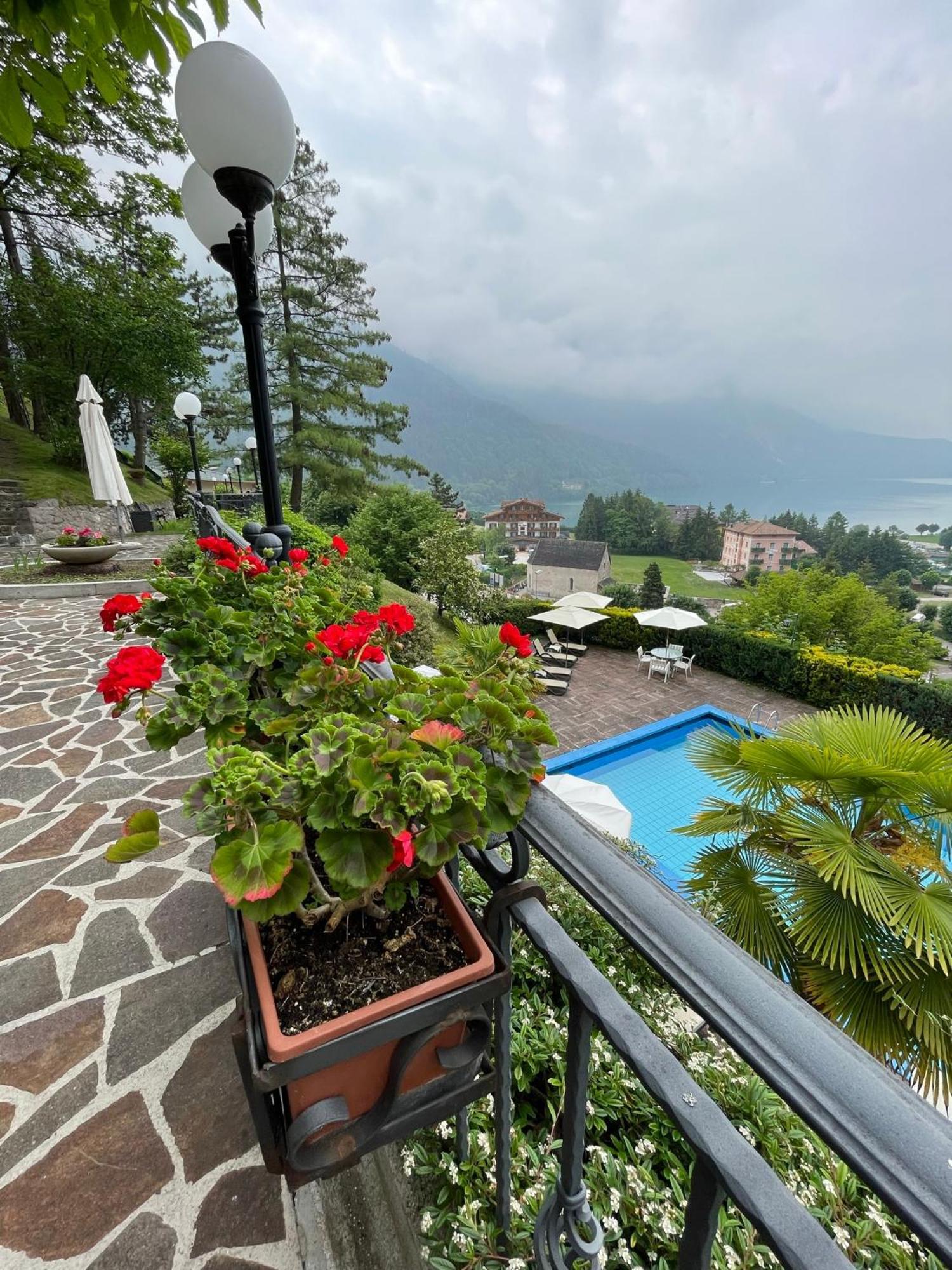 Hotel Miralago Wellness - Adults Only Molveno Exterior photo